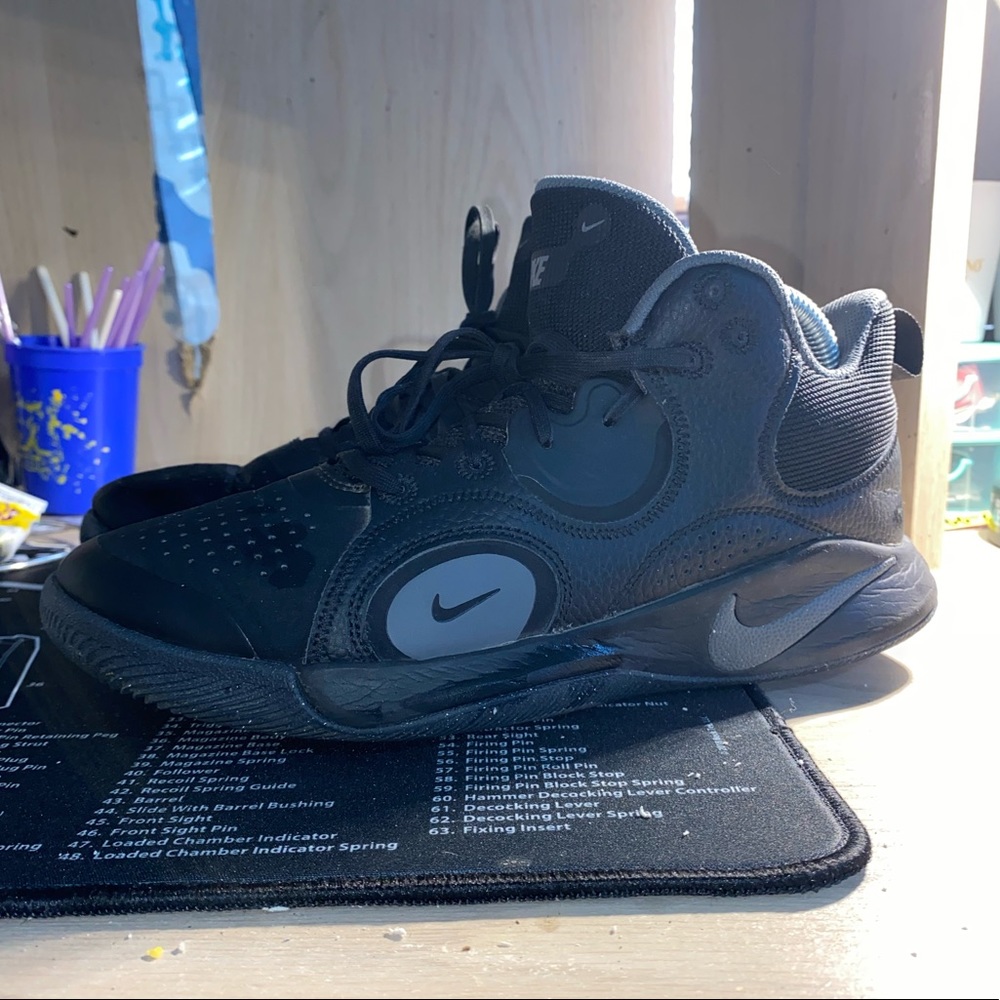 Mens Nike shoes. Size 8.5 good condition normal wear and tear. Barely worn.